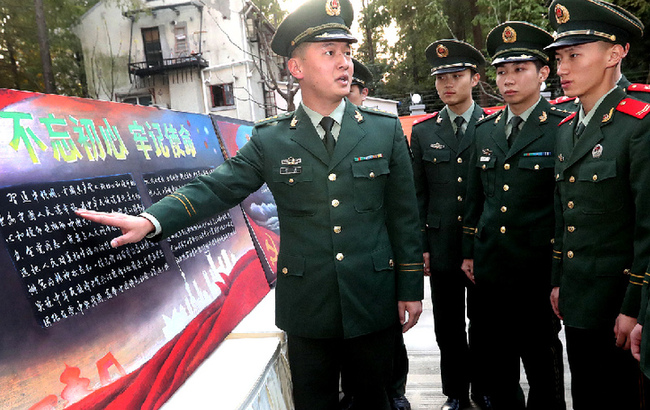 消防官兵学习领会十九大精神