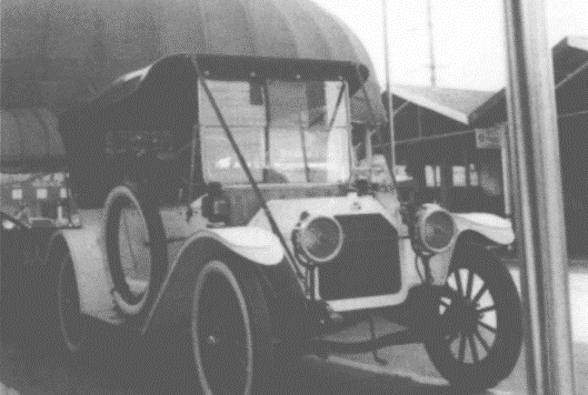 老式汽車帶您重溫老上海的&ldquo;花樣年華&rdquo;