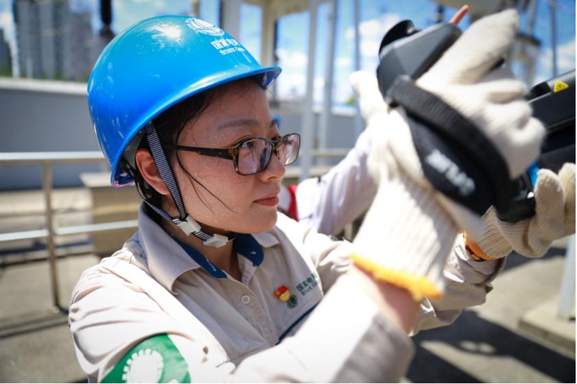 &ldquo;炎&rdquo;值爆表的電力檢修&ldquo;女汗子&rdquo;