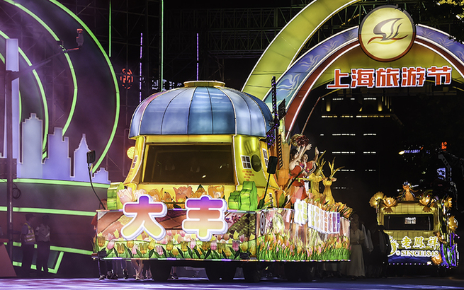 流動霓虹 炫彩花車點亮2019上海旅遊節