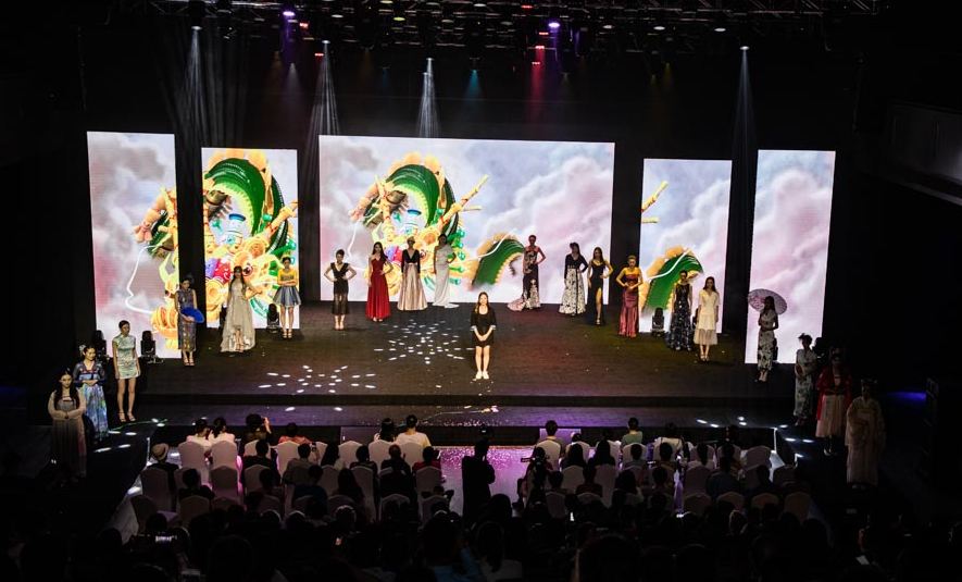 融東西經典 現摩登時尚 &mdash;&mdash;&ldquo;車舞魅影&middot;當老式汽車遇見東方之美&rdquo;彩粧秀在滬舉行