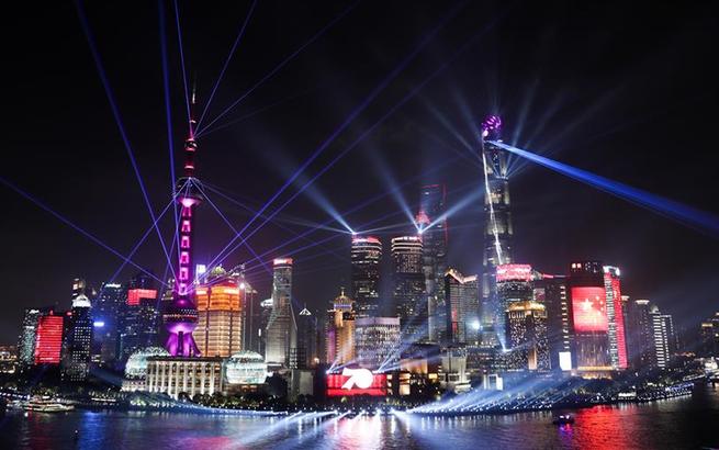 上海：燈光璀璨迎國慶