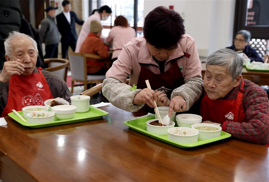上海：像上学上班一样在社区养老