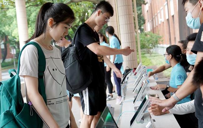 復旦大學迎來2020級本科新生