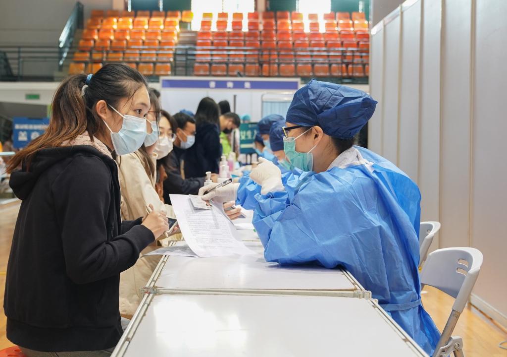 上海：高校師生有序進行新冠疫苗接種