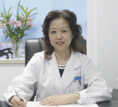 郭丽简介 上海首位男科学女专家, 首位泌尿外科医院女院长, 毕业于